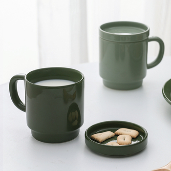 Yayu plosnati porcelanski tanjur – okruglog oblika, pogodan za mikrovalnu, s otisnutim logom