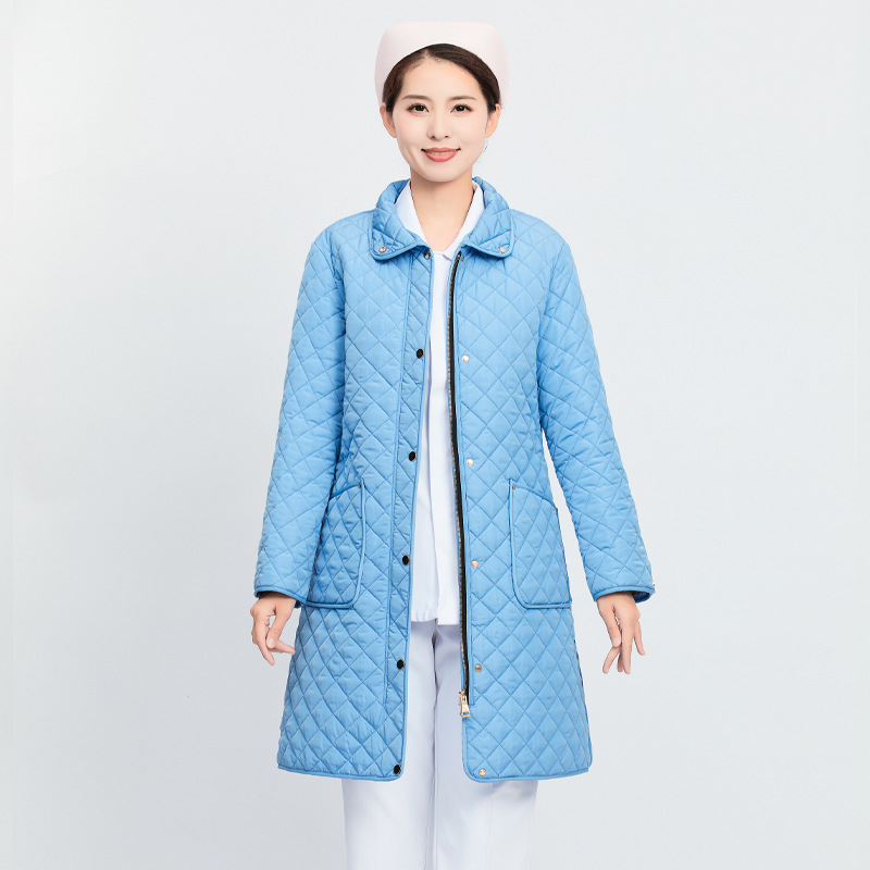 Slaugytojo palto su medvilnės įdaru, poliesterio audinys, ilgas kirpimas, ilgos rankovės, vienos eilės užsegimas