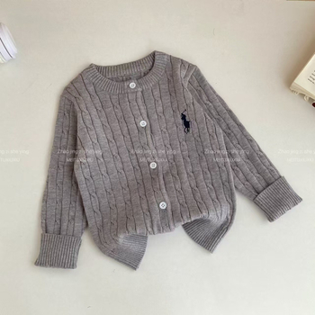 Bērnu kardigans ar ponija zīmējumu, pavasaris–rudens 2025, 100% kokvilna, korduroj audums, garas piedurknes, vienkāršs aizvērums ar pogu, apaļa kakla