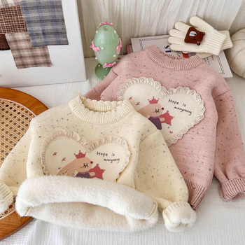 Bērnu adīts džemperis no truša kažokādas, apaļš kakla izgriezums, garās piedurknes, karikatūru raksts, ziemas garderobei