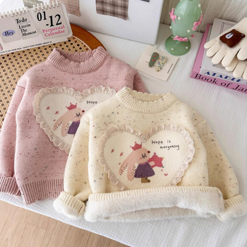 Bērnu adīts džemperis no truša kažokādas, apaļš kakla izgriezums, garās piedurknes, karikatūru raksts, ziemas garderobei