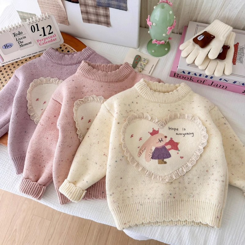 Bērnu adīts džemperis no truša kažokādas, apaļš kakla izgriezums, garās piedurknes, karikatūru raksts, ziemas garderobei