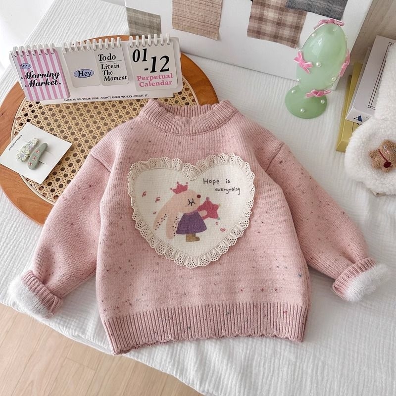 Bērnu adīts džemperis no truša kažokādas, apaļš kakla izgriezums, garās piedurknes, karikatūru raksts, ziemas garderobei