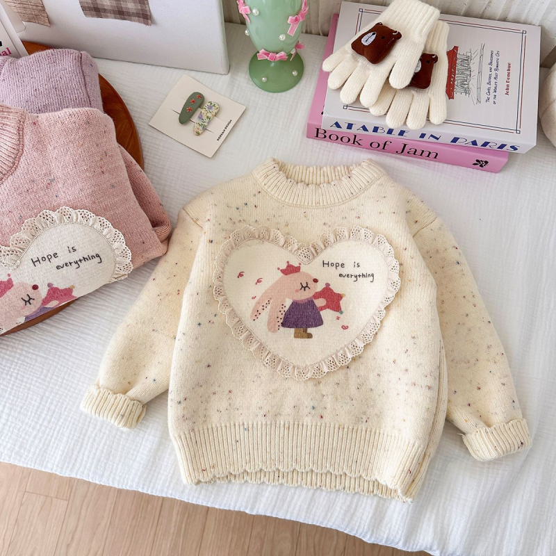 Bērnu adīts džemperis no truša kažokādas, apaļš kakla izgriezums, garās piedurknes, karikatūru raksts, ziemas garderobei