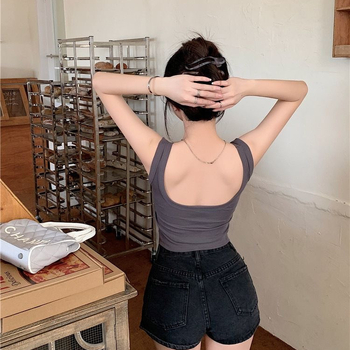 Памучна жилетка с квадратно деколте и широки презрамки, безшевна едночастна кройка, 100% памук, дебелина 141–160 г/м², подходяща за всички сезони