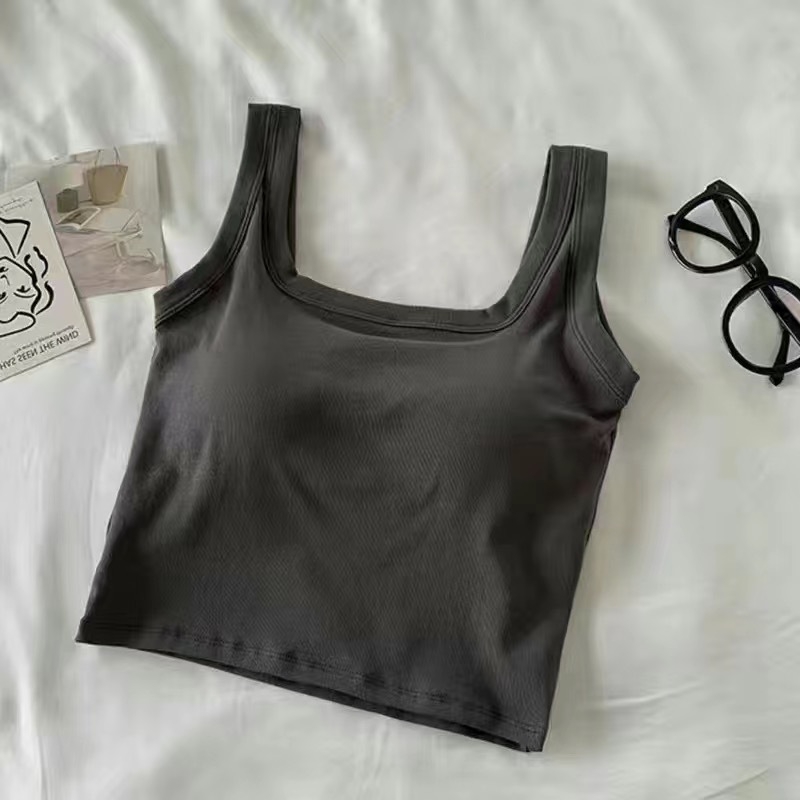 Памучна жилетка с квадратно деколте и широки презрамки, безшевна едночастна кройка, 100% памук, дебелина 141–160 г/м², подходяща за всички сезони