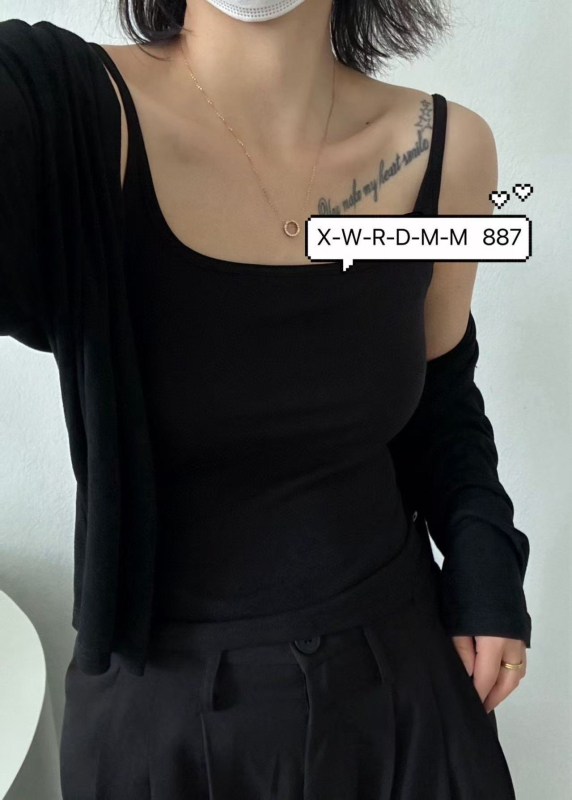 Памучен потник, съдържа 80-90% памук, V-образно деколте, тегло на тъканта 181–200 г/м2, стил жилетка