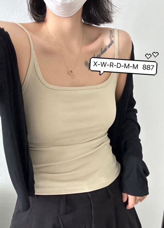 Памучен потник, съдържа 80-90% памук, V-образно деколте, тегло на тъканта 181–200 г/м2, стил жилетка