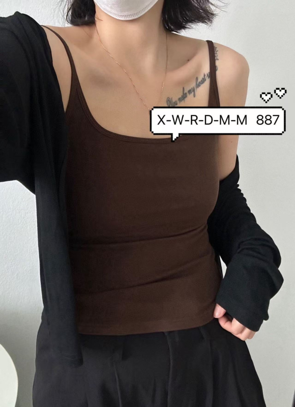 Памучен потник, съдържа 80-90% памук, V-образно деколте, тегло на тъканта 181–200 г/м2, стил жилетка