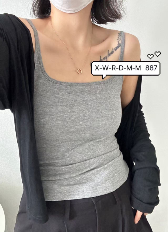 Памучен потник, съдържа 80-90% памук, V-образно деколте, тегло на тъканта 181–200 г/м2, стил жилетка