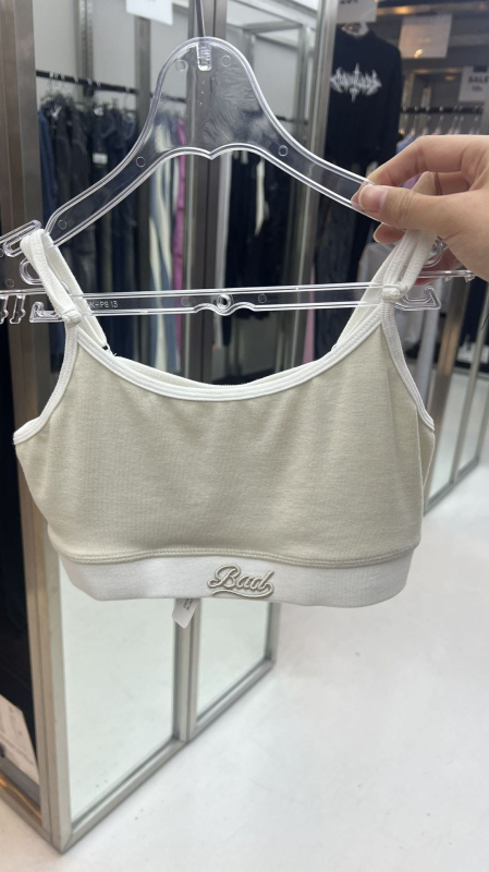 Sling stil ženskog donjeg rublja, Slim verzija, uzorak: tekst, pamuk 80–90% s elastanom <30%, naramenice s dvostrukom osnovom, street hipster stil