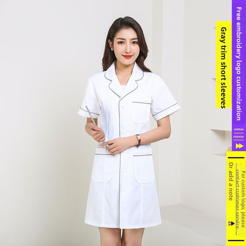 Kosmetoloģijas salonam universāla īsa darba jaka ar kažokādas apkakli, 3/4 garuma piedurknes, chenille audums ar spandex 30–50%, radiācijas aizsardzība