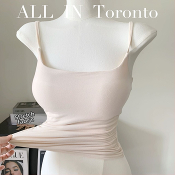 Top ar siksnām, kvadrātveida kakla izgriezums, plisēts dizains, neilona audums, vasaras 2024 kolekcija