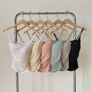 Top ar siksnām, kvadrātveida kakla izgriezums, plisēts dizains, neilona audums, vasaras 2024 kolekcija