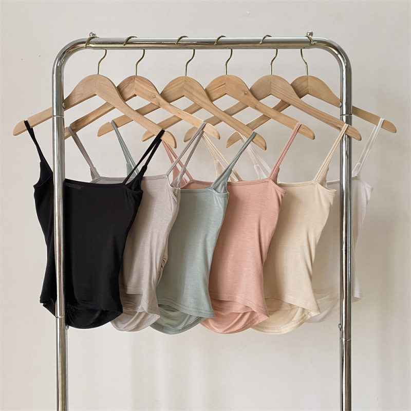 Top ar siksnām, kvadrātveida kakla izgriezums, plisēts dizains, neilona audums, vasaras 2024 kolekcija