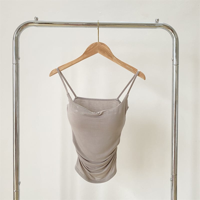 Top ar siksnām, kvadrātveida kakla izgriezums, plisēts dizains, neilona audums, vasaras 2024 kolekcija