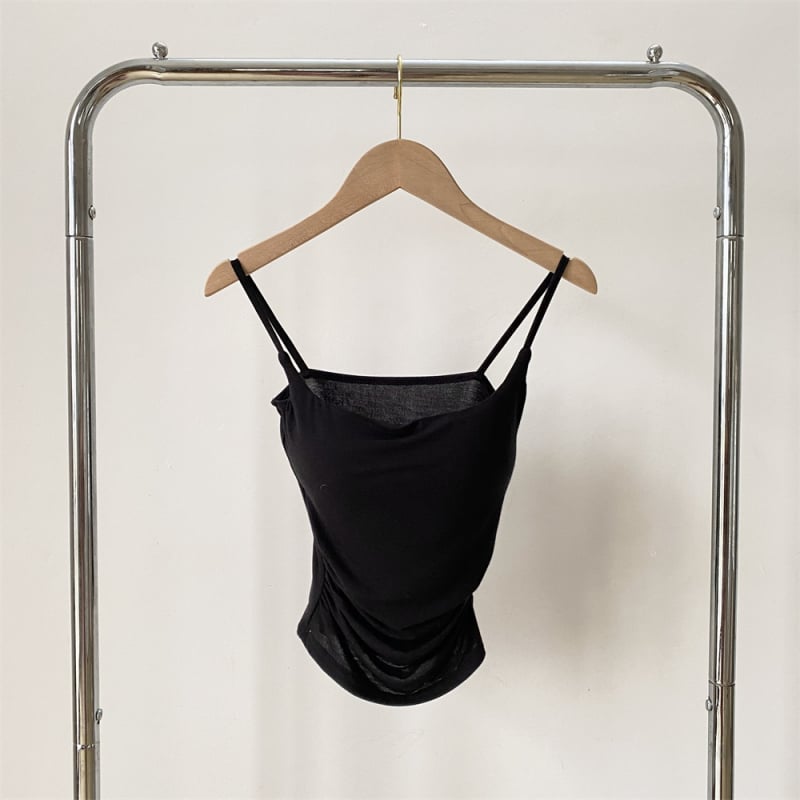 Top ar siksnām, kvadrātveida kakla izgriezums, plisēts dizains, neilona audums, vasaras 2024 kolekcija