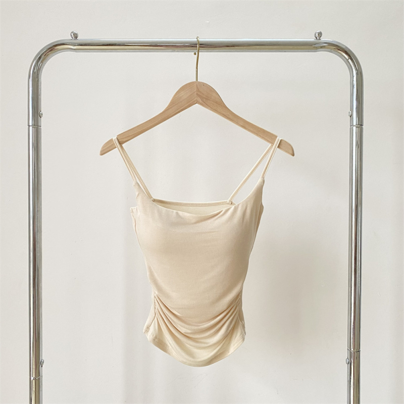 Top ar siksnām, kvadrātveida kakla izgriezums, plisēts dizains, neilona audums, vasaras 2024 kolekcija