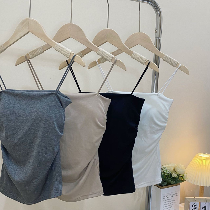 Vidēja svara top ar iekšējo krūšu un spilventiņu; plisu dizains; plānas siksnas; divi vienā; viskoze 90–95%; vidēja svara audums 181–200 g/m2; piemērots pavasarim, vasarai un rudenim