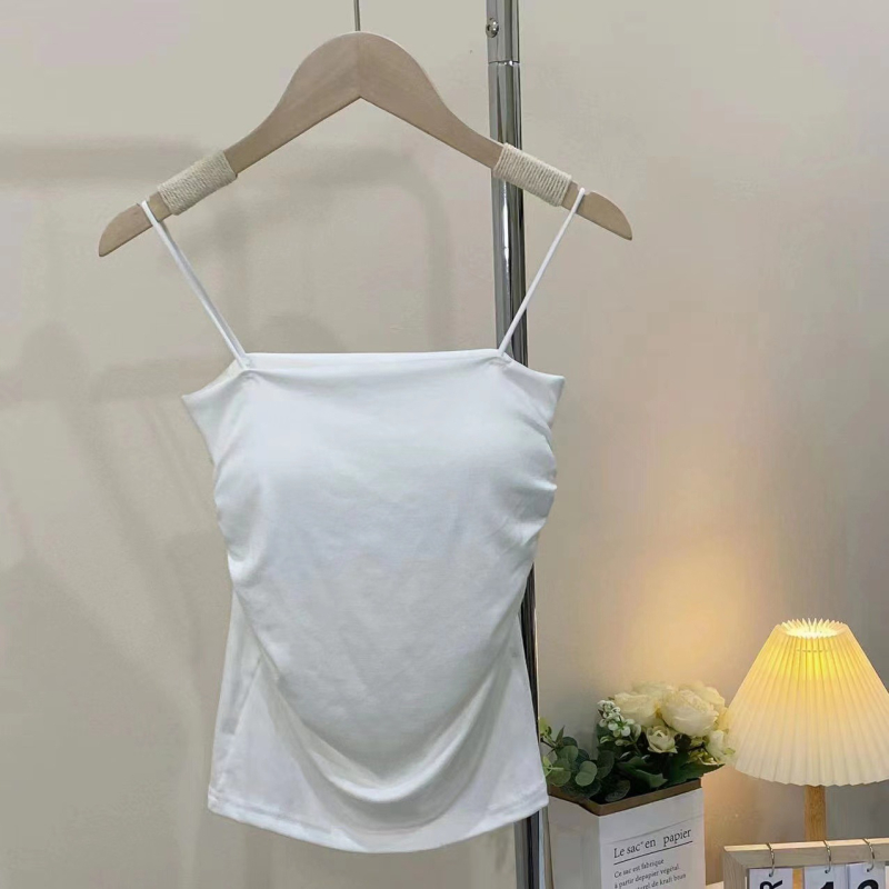 Vidēja svara top ar iekšējo krūšu un spilventiņu; plisu dizains; plānas siksnas; divi vienā; viskoze 90–95%; vidēja svara audums 181–200 g/m2; piemērots pavasarim, vasarai un rudenim