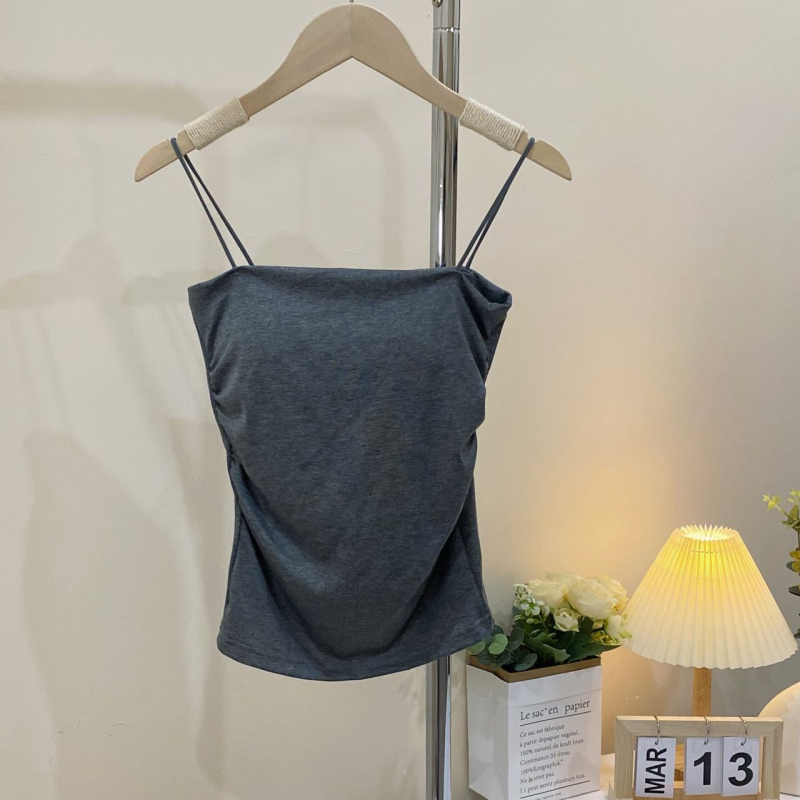 Vidēja svara top ar iekšējo krūšu un spilventiņu; plisu dizains; plānas siksnas; divi vienā; viskoze 90–95%; vidēja svara audums 181–200 g/m2; piemērots pavasarim, vasarai un rudenim