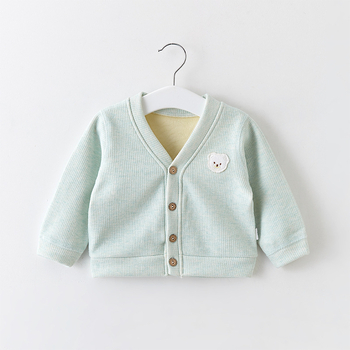 Bērnu džemperis ar flīsa iekšējo pamatni, kokvilnas audums, garas piedurknes, V formas kakla atvrtums, priekšējā aizdare ar vienu pogu, vecums 1–3 gadi