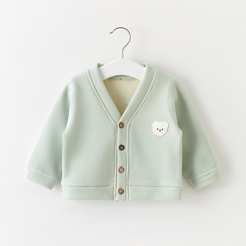 Bērnu džemperis ar flīsa iekšējo pamatni, kokvilnas audums, garas piedurknes, V formas kakla atvrtums, priekšējā aizdare ar vienu pogu, vecums 1–3 gadi