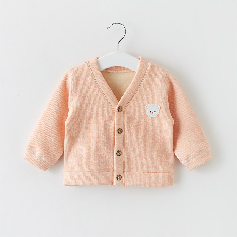 Bērnu džemperis ar flīsa iekšējo pamatni, kokvilnas audums, garas piedurknes, V formas kakla atvrtums, priekšējā aizdare ar vienu pogu, vecums 1–3 gadi