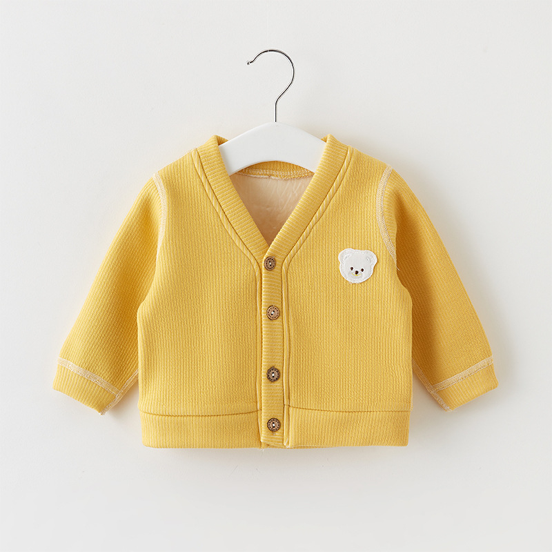 Bērnu džemperis ar flīsa iekšējo pamatni, kokvilnas audums, garas piedurknes, V formas kakla atvrtums, priekšējā aizdare ar vienu pogu, vecums 1–3 gadi