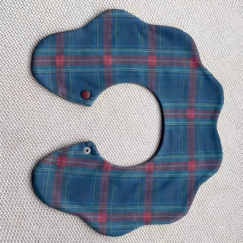 Saliva towel bib za bebe i malu djecu – 360° rotirajući dvostrano, brzo-sušeći, upija znoj, materijal: poliester-pamuk, dob: 1–3 godine, uzorci: mreža, crtani, slova, točkice
