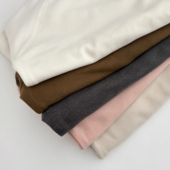 Bērnu pašsiltējošs pamata tops ar augstu apkakli, garām piedurknēm, universāls, 320 g samta audums, apkures akrila un Lenzing Tencel.