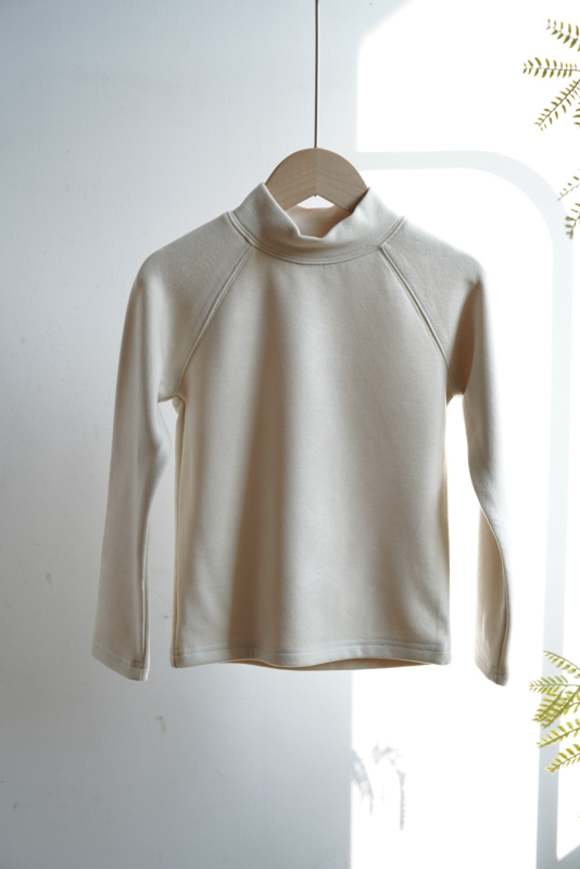 Bērnu pašsiltējošs pamata tops ar augstu apkakli, garām piedurknēm, universāls, 320 g samta audums, apkures akrila un Lenzing Tencel.