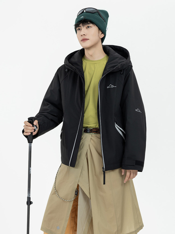 Ženska jakna s kapuljačom od pačjih perja, srednje duljine, 85–90% down, vjetrootporna i prozračna, za planinarenje i skijanje.