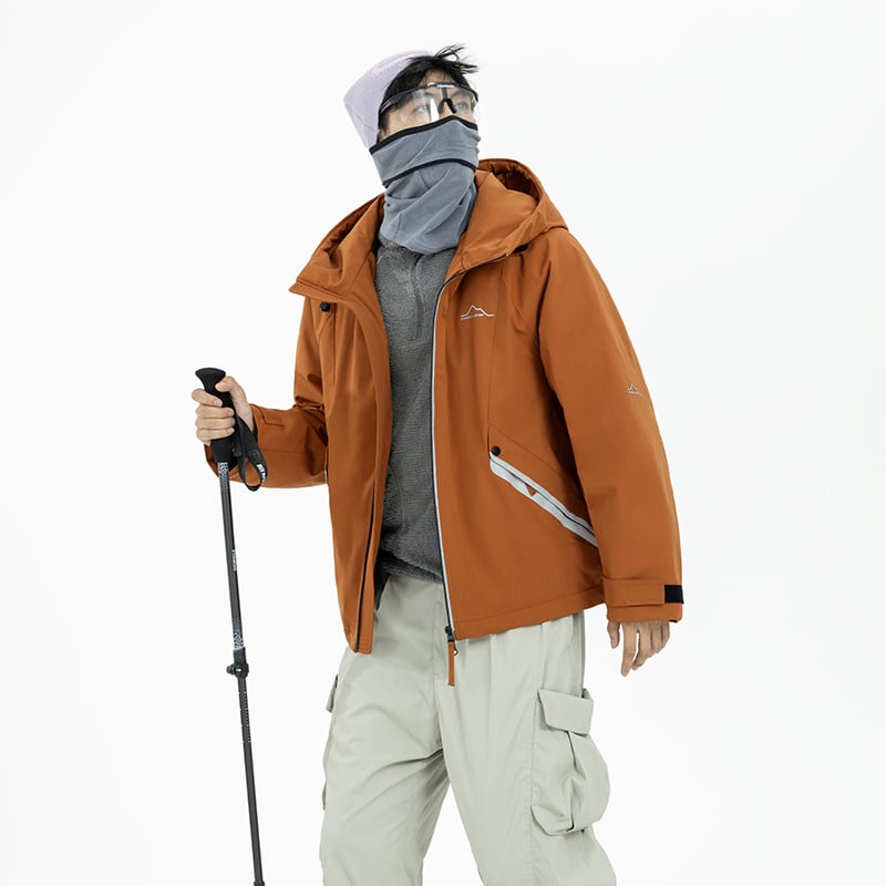 Ženska jakna s kapuljačom od pačjih perja, srednje duljine, 85–90% down, vjetrootporna i prozračna, za planinarenje i skijanje.