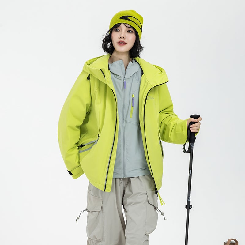 Ženska jakna s kapuljačom od pačjih perja, srednje duljine, 85–90% down, vjetrootporna i prozračna, za planinarenje i skijanje.