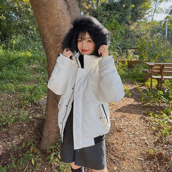 Ženska kratka down jakna s kapuljačom i krznom na ovratniku, 86–90% perja bijele patke, poliester tkanina