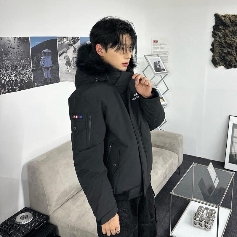 Ženska kratka down jakna s kapuljačom i krznom na ovratniku, 86–90% perja bijele patke, poliester tkanina