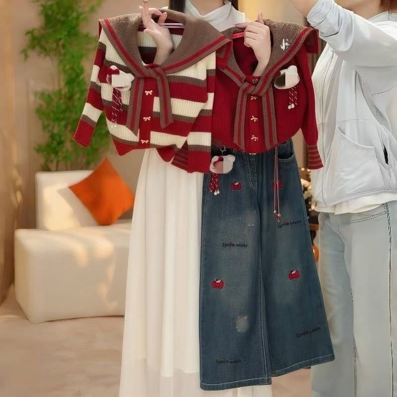 Dječji dvodijelni komplet: pleteni džemper s ovratnikom i traperice s printom crtića – pamuk 55%, mekani materijal, jesen-prijelazno, od 8 godina