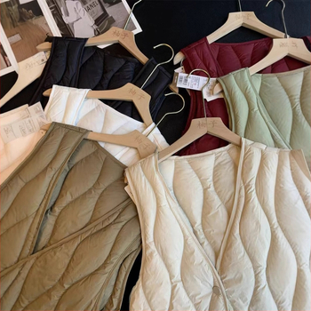 Sieviešu pūkveisela, 81–85% pūka saturs, poliester audums, V kakls, vienkāršs aizdare