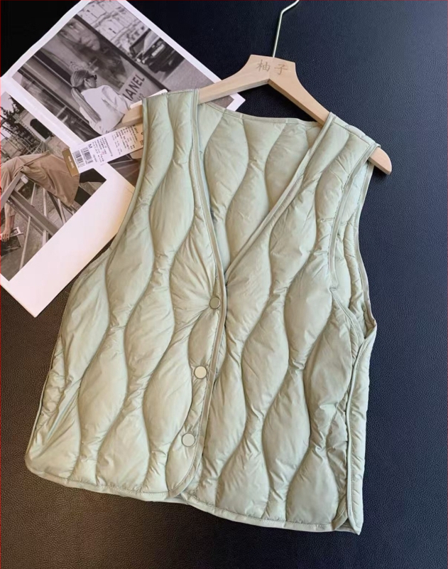 Sieviešu pūkveisela, 81–85% pūka saturs, poliester audums, V kakls, vienkāršs aizdare