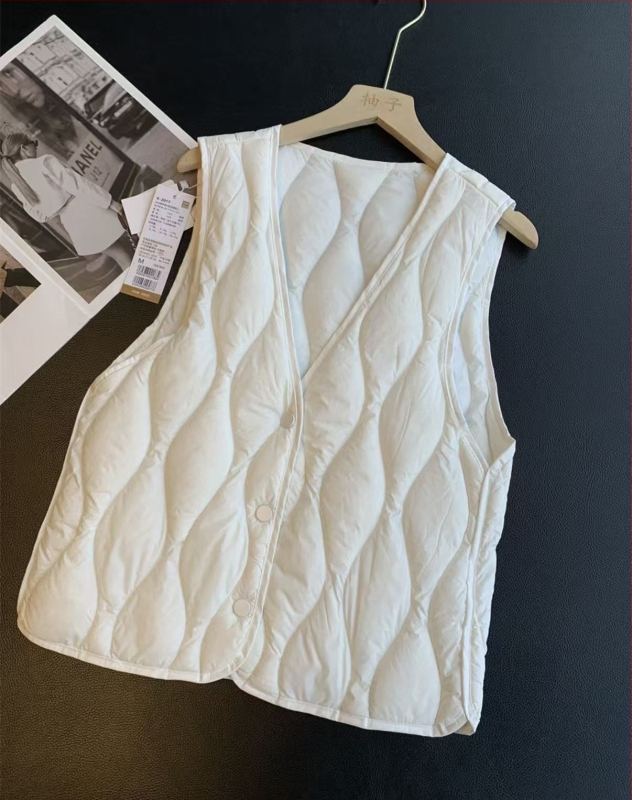 Sieviešu pūkveisela, 81–85% pūka saturs, poliester audums, V kakls, vienkāršs aizdare