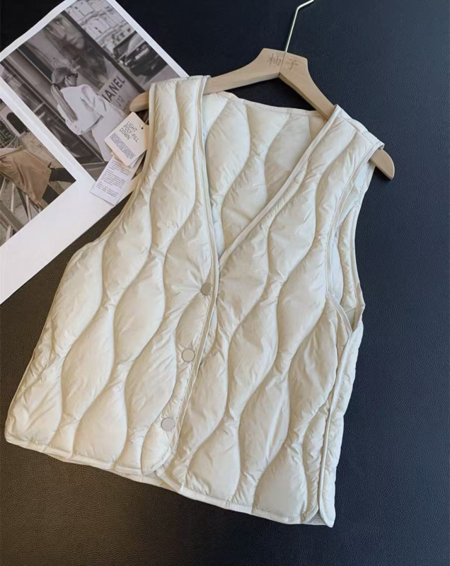 Sieviešu pūkveisela, 81–85% pūka saturs, poliester audums, V kakls, vienkāršs aizdare