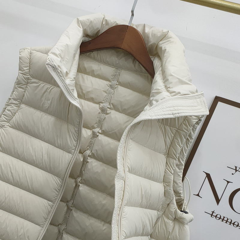 Sievietes pūka veste no neilona, pildījums gušču pūka, pūka saturs 86–90%, brīvs griezums, rāvējslēdzējs priekšā