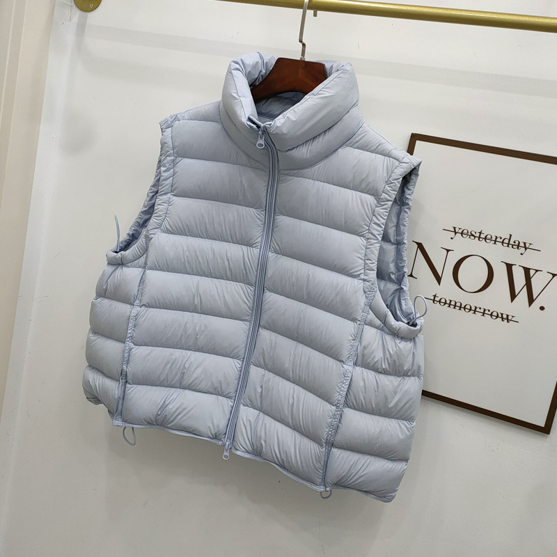 Sievietes pūka veste no neilona, pildījums gušču pūka, pūka saturs 86–90%, brīvs griezums, rāvējslēdzējs priekšā