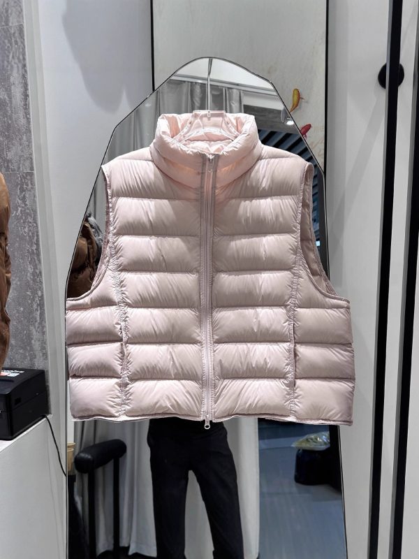 Női vékony mellény fehér kacsa tollal töltve, 86-90% tolltartalom, nylon anyag, lazább szabás, állógallér, cipzár, ősz 2025