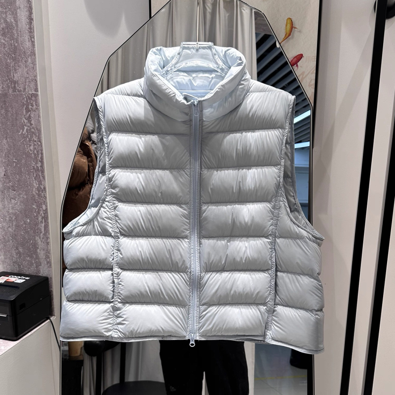 Női vékony mellény fehér kacsa tollal töltve, 86-90% tolltartalom, nylon anyag, lazább szabás, állógallér, cipzár, ősz 2025