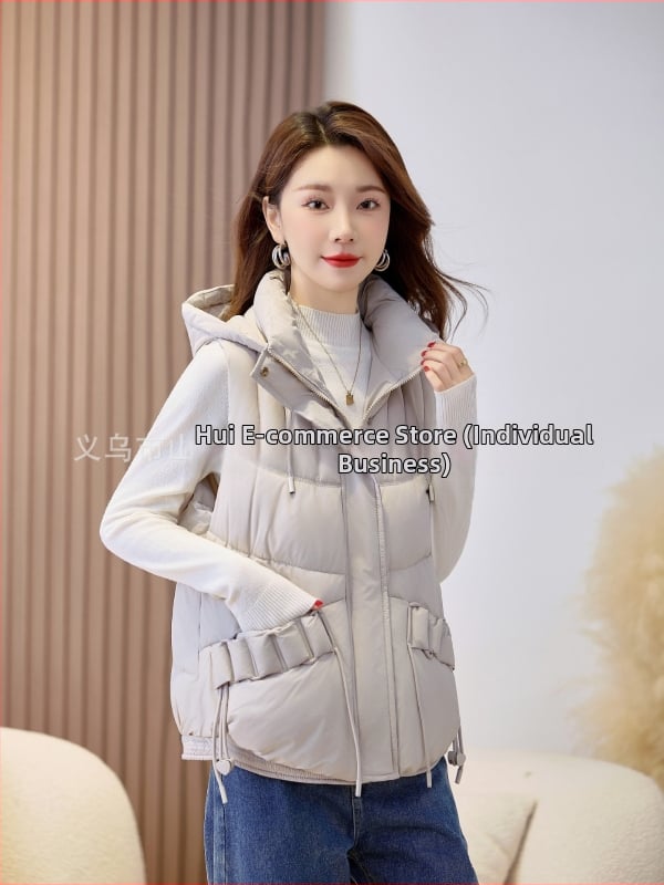 Moteriška trumpa kapucinė liemenė su gobtuvu, poliesterio-pamutų užpildas, tankus audinys, užtrauktukas, įprastas ilgis, elegantiškas miesto stilius