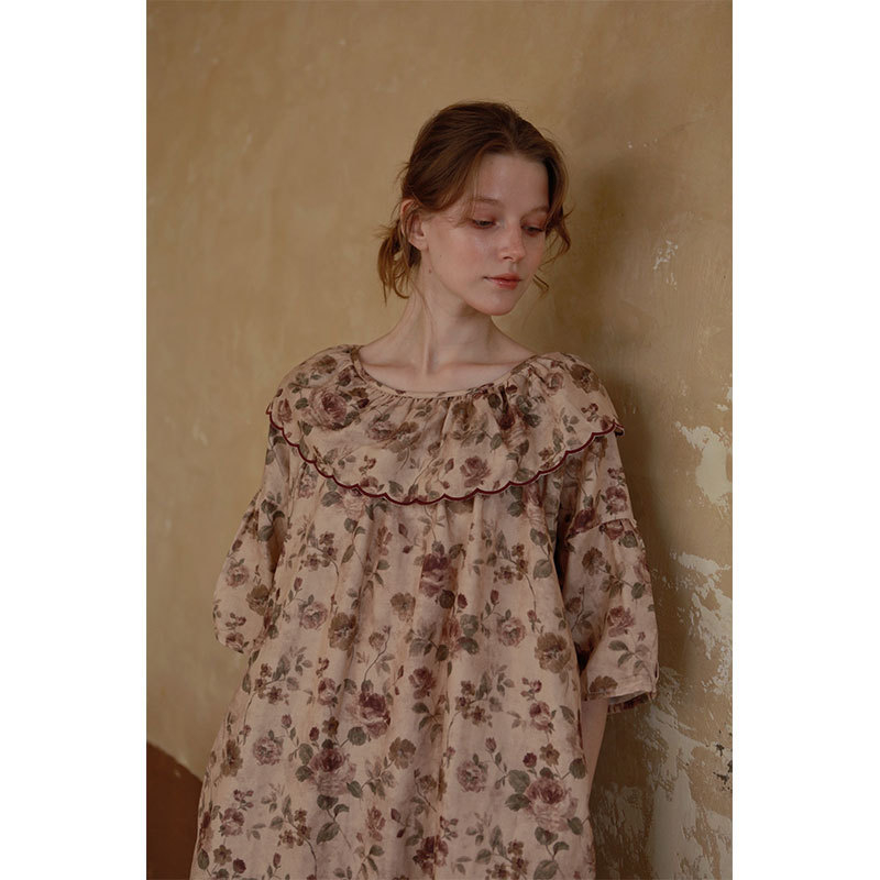 Νυχτικό από 100% βαμβάκι με διπλό στρώμα γάζας, μεσαίου μήκους, μανίκια 3/4, κεντημένο εκτυπωμένο μοτίο φύλλου λωτού, διαθέσιμο σε δύο χρώματα