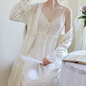 Pidžama – dvodijelni set s čipkom i mašnicom, dugi rukavi, tanak materijal