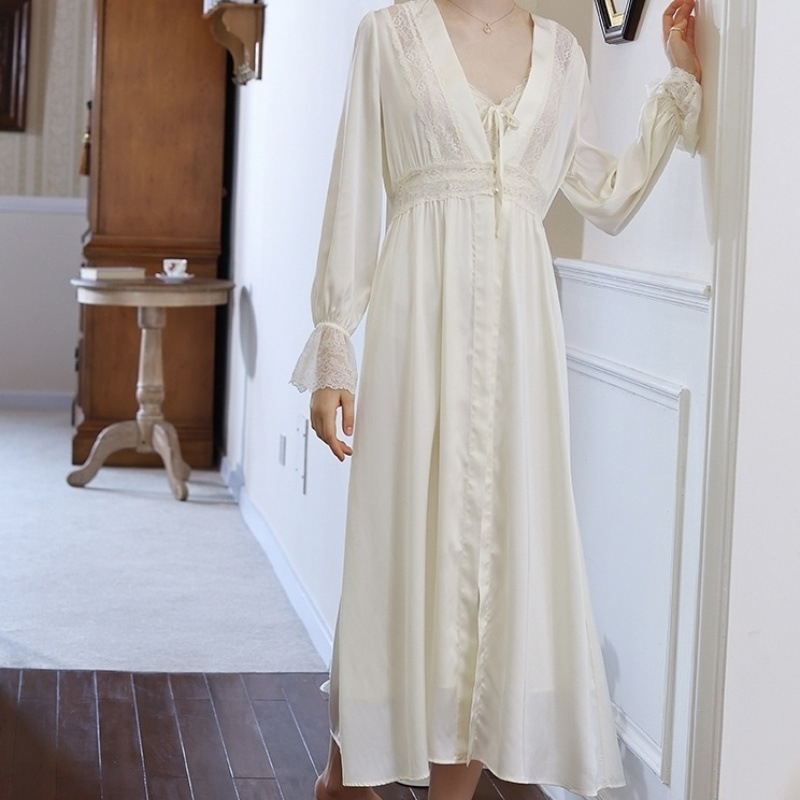 Pidžama – dvodijelni set s čipkom i mašnicom, dugi rukavi, tanak materijal